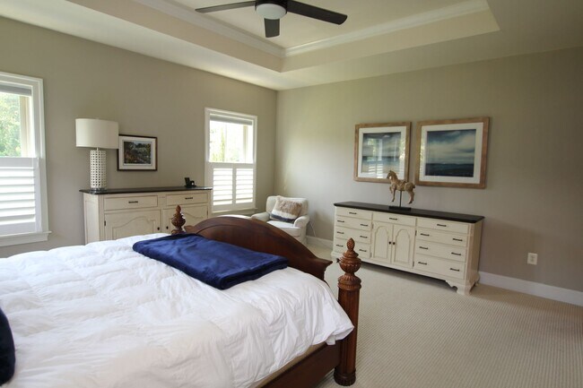 Building Photo - Beautiful Furnished Home Close to Bethany ...