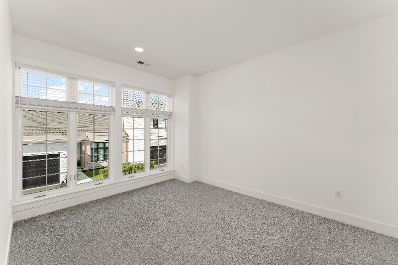 Building Photo - 119 Founders St