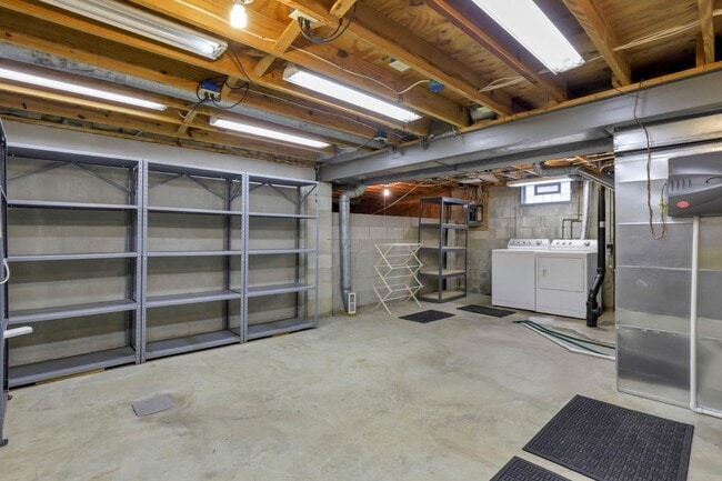 Building Photo - 1488 Red Leaf Ln