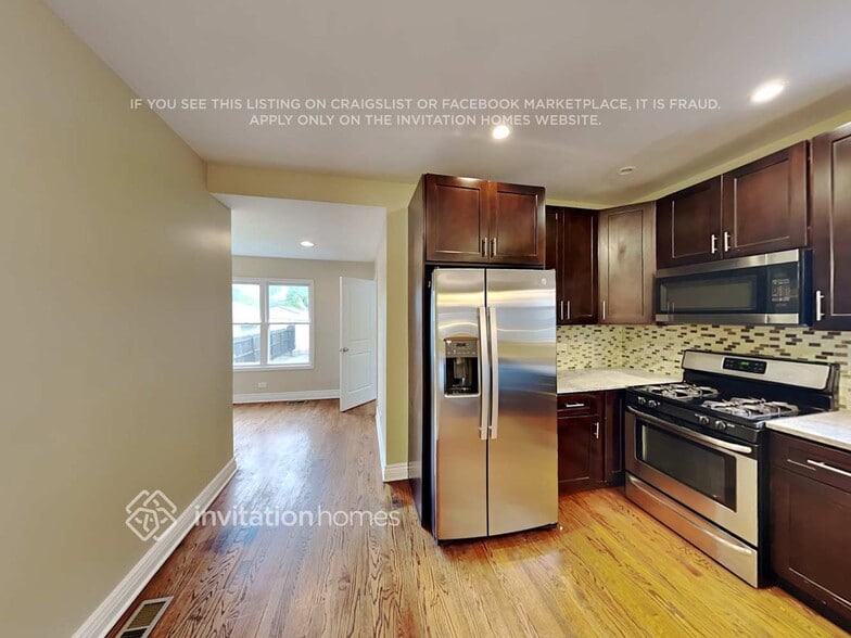 Building Photo - 1939 N Sayre Ave