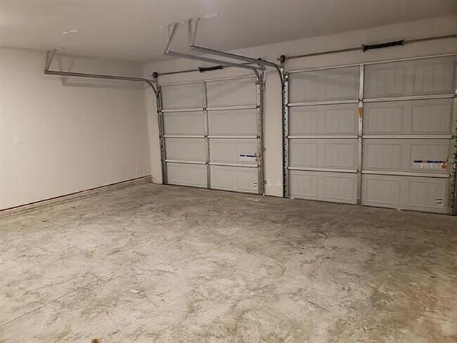 Building Photo - Move in Ready!