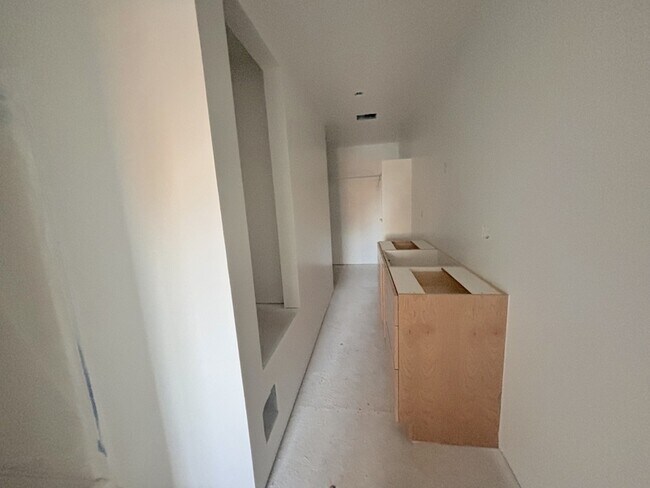 Building Photo - 361 W 400 S