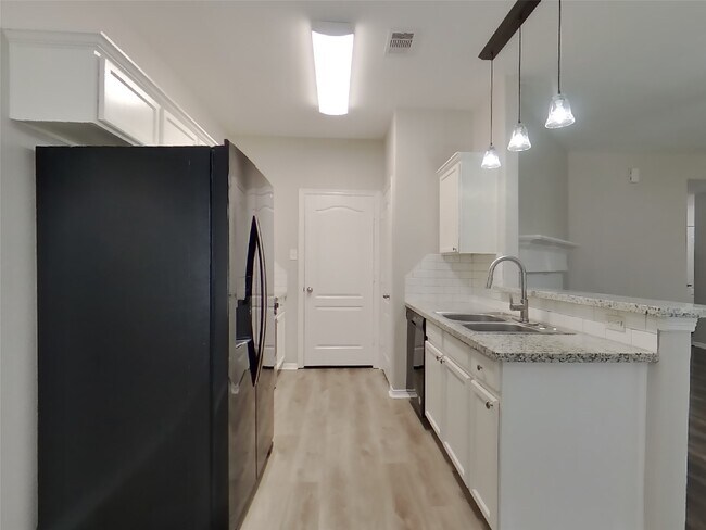 Building Photo - 2002 Briar Grove Dr