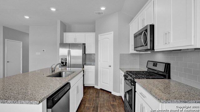 Building Photo - 125 Solitude Dr