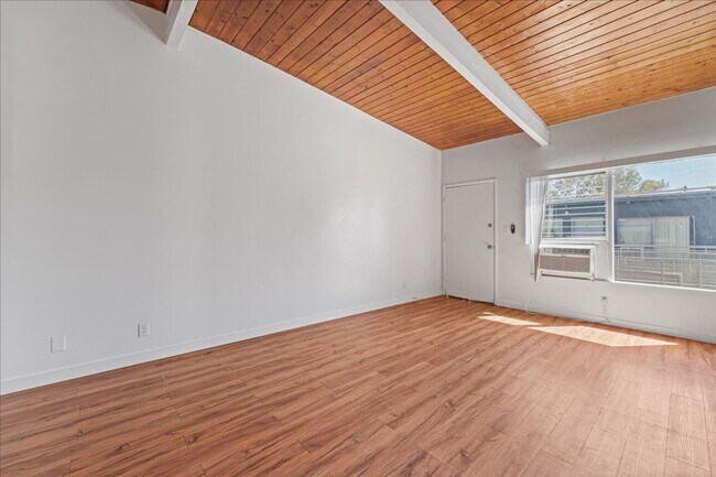 Building Photo - 6114 Cahuenga Blvd