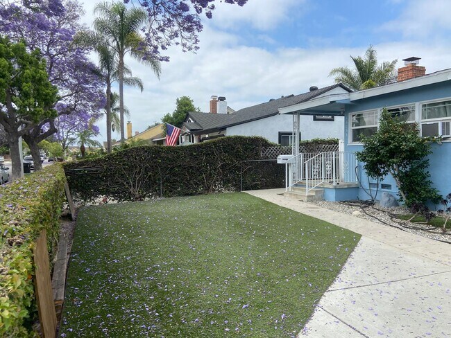 Building Photo - 2 Bedroom House for RENT with Garage and e...