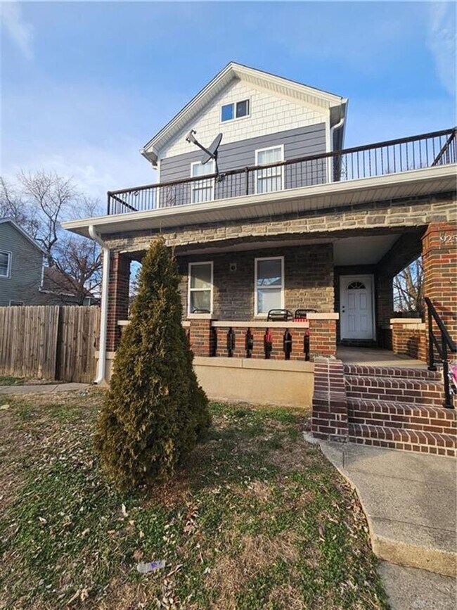 Building Photo - 925 Xenia Ave