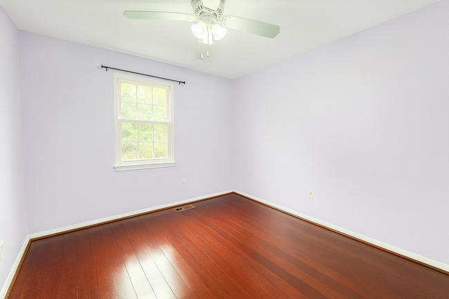 Building Photo - CONVENIENT TO FORT BELVOIR - LORTON TOWNHOUSE