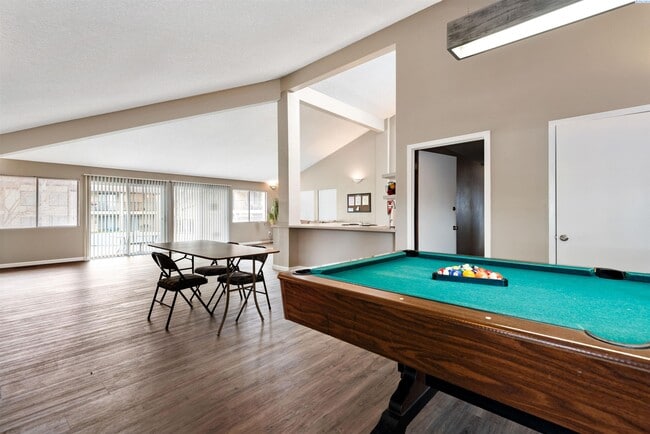 Building Photo - ALL UTILITIES INCLUDED/FULLY FURNISHED