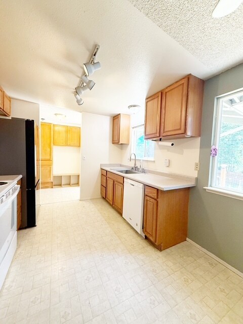 Building Photo - 13590 NW Coho Run