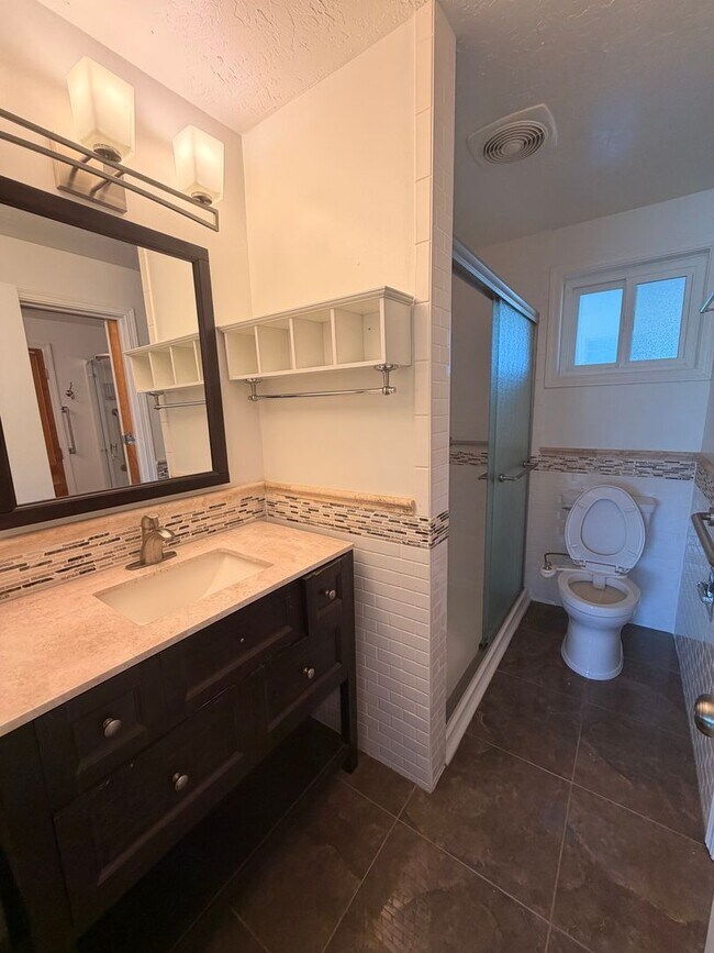 Building Photo - 4-Bedroom 4-Bathroom home with attached Studio apartment