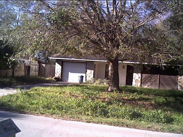 Building Photo - Lake Burrell Duplexes