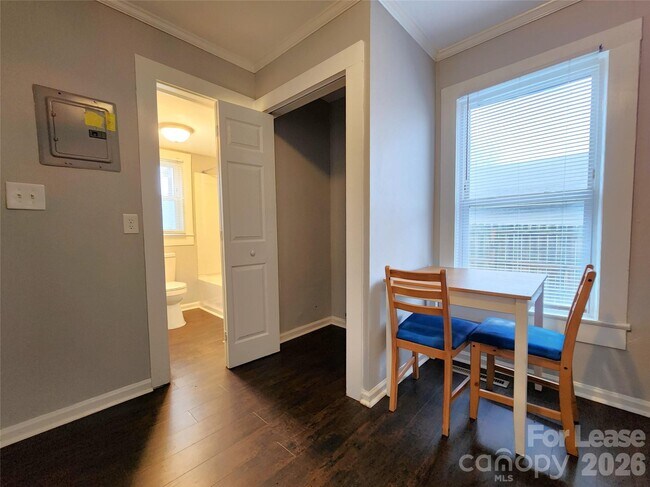 Building Photo - 507 S Vance St