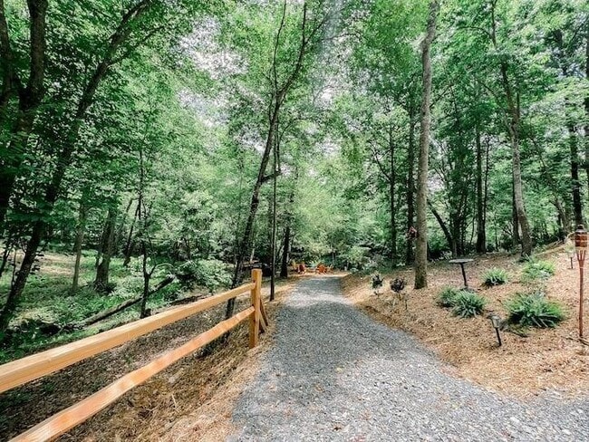 Building Photo - 300 Burbano Creekside Lndg