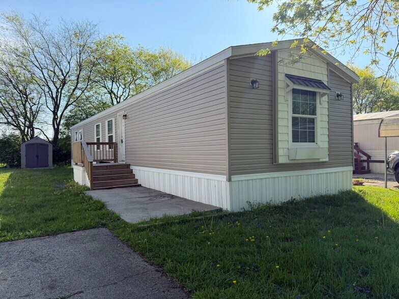 Building Photo - 2331 Wellington Green Dr