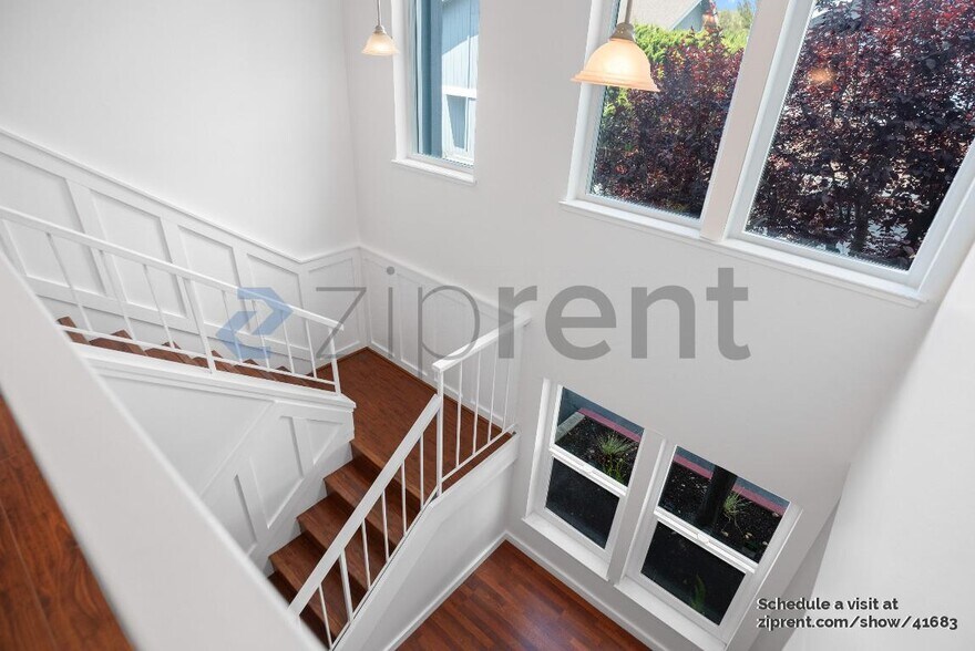 Building Photo - 426 W Campbell Ave