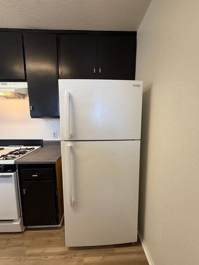 Building Photo - Quail Meadows Upstairs Condo with Easy Access to 101 Frwy/VSFB