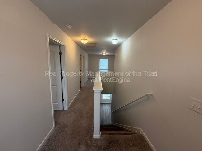 Building Photo - 3904 Vershire Ave