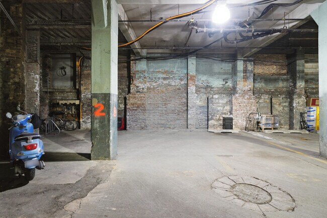 Building Photo - 520 W Huron St