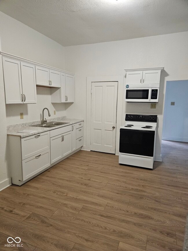 Building Photo - 730 W 9th St