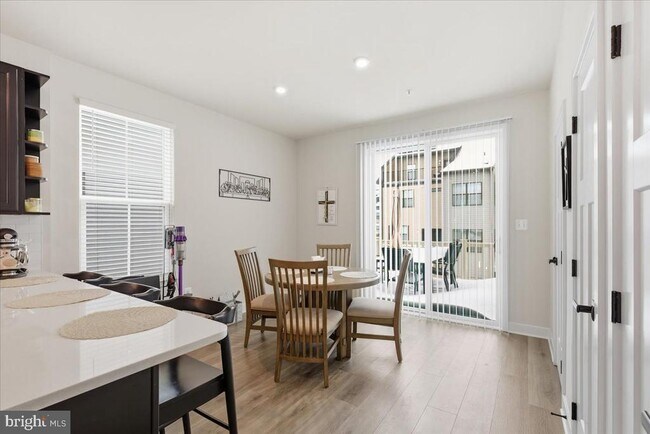 Building Photo - 7810 Yona Ct