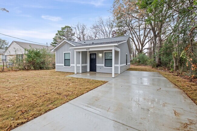 Building Photo - 660 Gilleas Rd