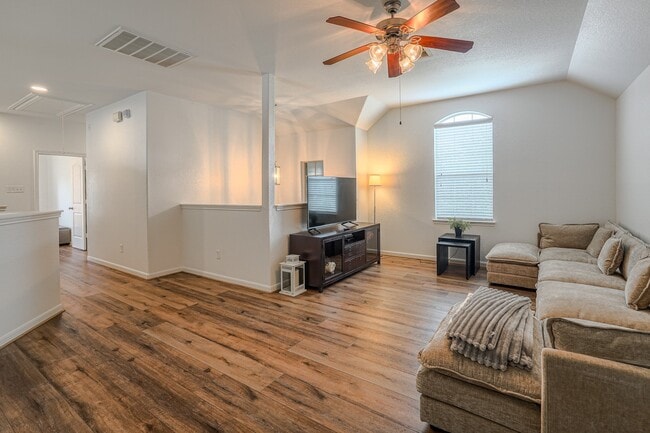 Building Photo - 174 Black Swan Pl