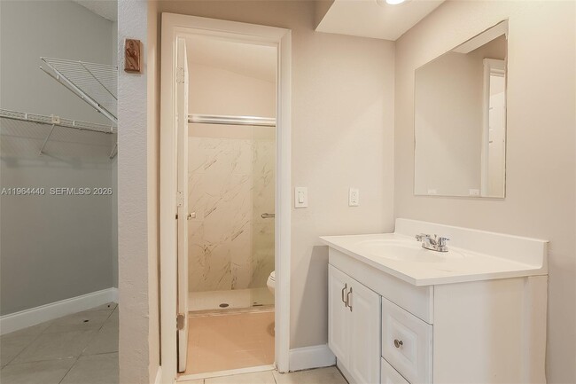 Building Photo - 1013 SW 49th Ave