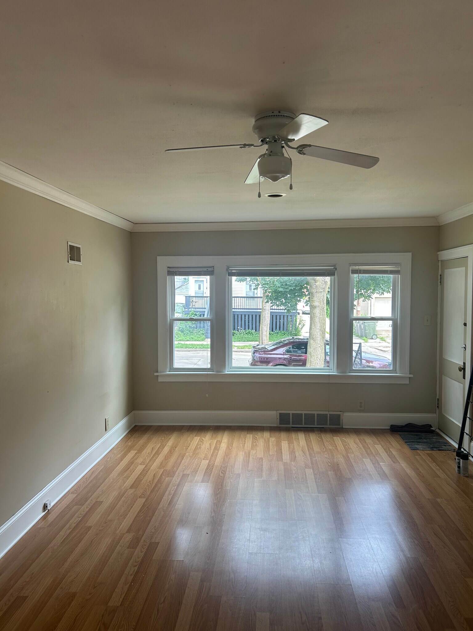 Building Photo - 3041 S Hanson Ave