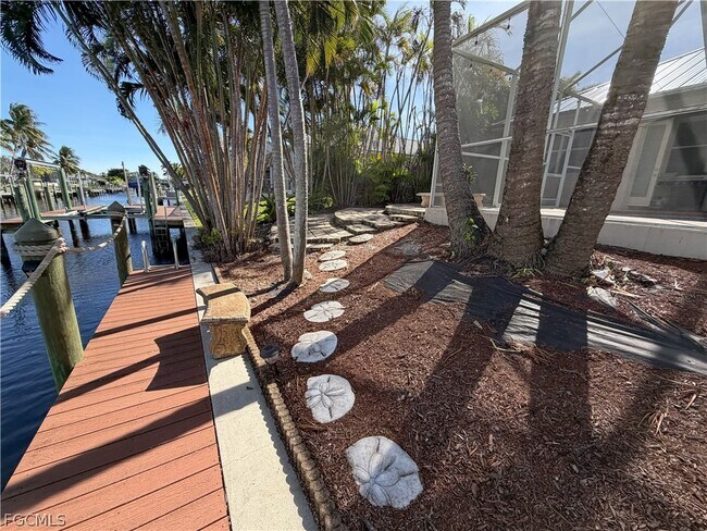 Building Photo - 2501 SE 19th Pl