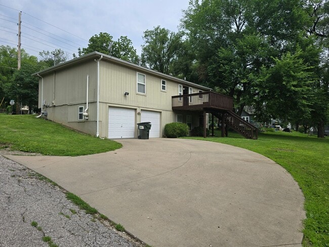 Building Photo - Huge three bedroom home available for rent
