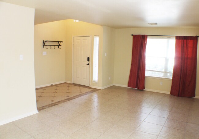 Building Photo - Beautiful Rental now available in Thistle ...