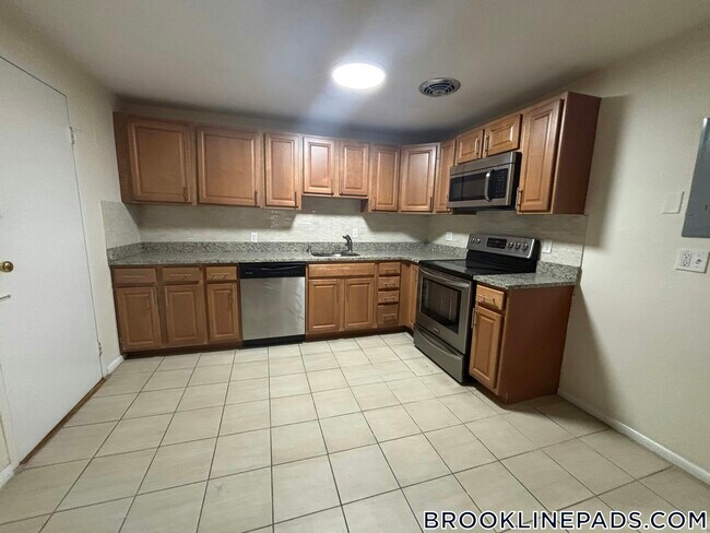 Building Photo - 110 Babcock St