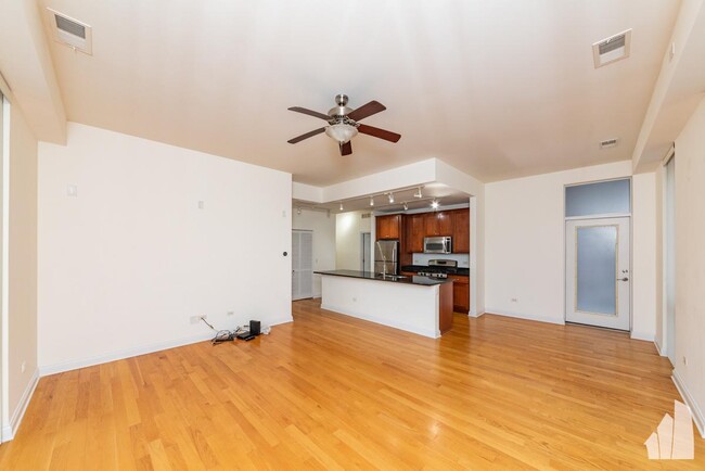 Building Photo - 2 bedroom in Chicago IL 60616