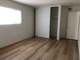 Building Photo - 1100-1108 E Lexington Ave