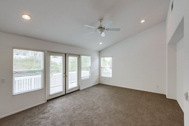 Building Photo - Westport @ Stonecrest