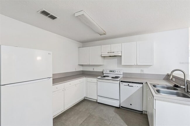Building Photo - 8818 Grand Palms Cir