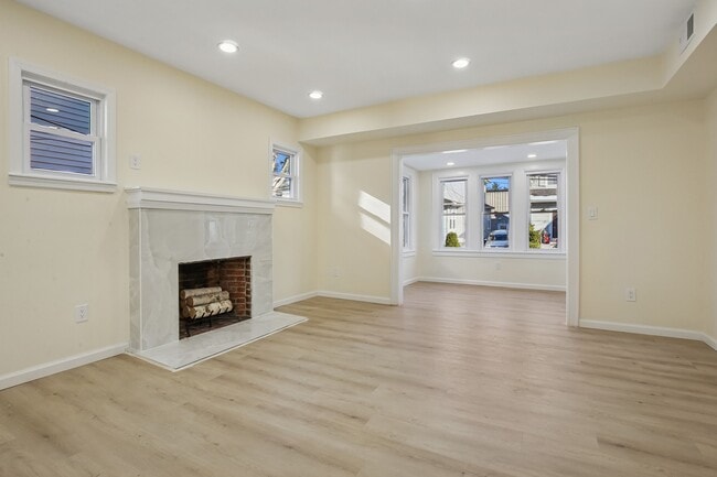 Building Photo - 4 Lincoln Pl