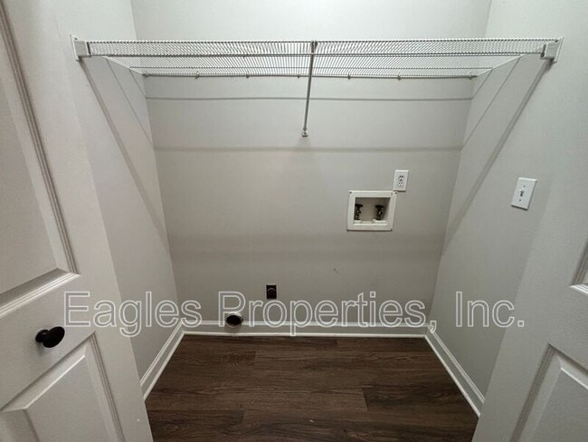 Building Photo - 302 S Harding Dr