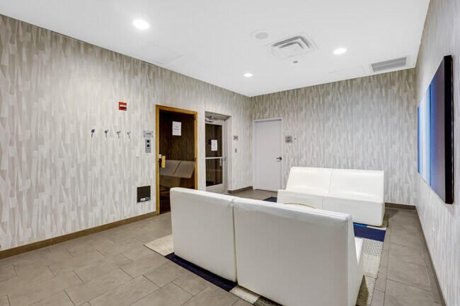 Building Photo - 225 N Columbus Dr