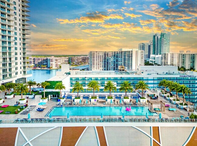 Building Photo - 4010 S Ocean Dr