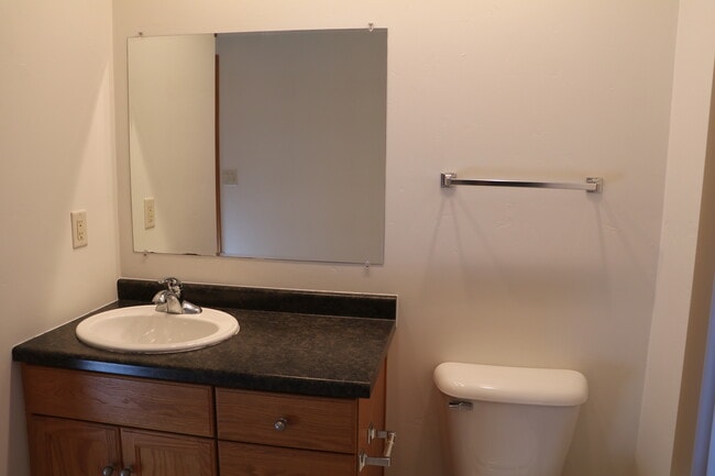1/2 Bath - 493 N 9th St