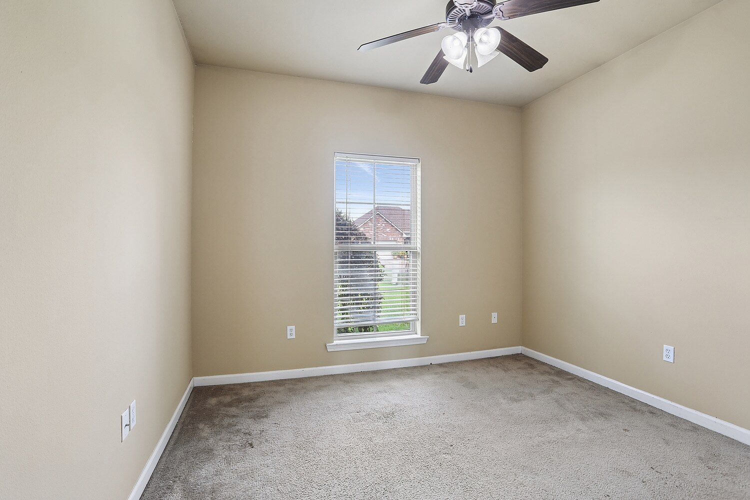 Building Photo - 17049 Jamestowne Dr