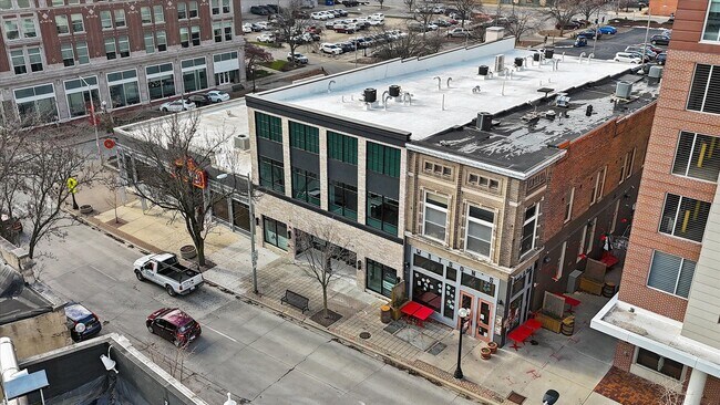 Building Photo - LUXURY 1 BED APT IN DOWNTOWN CHAMPAIGN