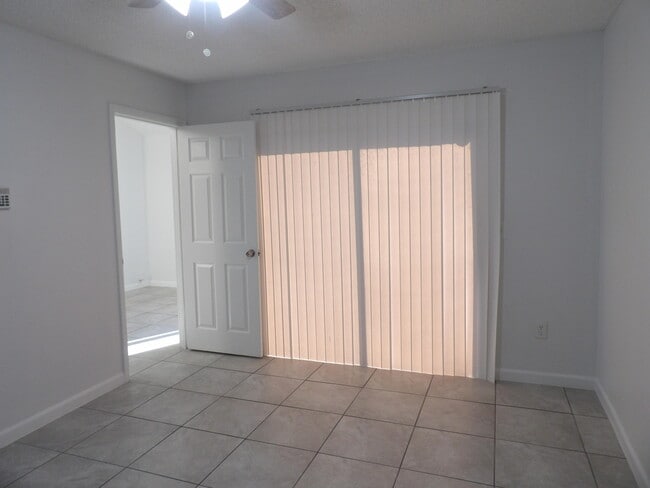 Building Photo - 4132 Palm Bay Cir