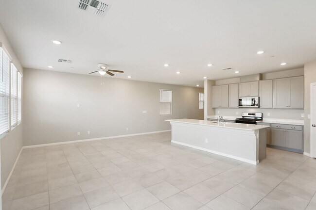 Building Photo - 5 Bedroom Home In Inspirada With Bed And F...