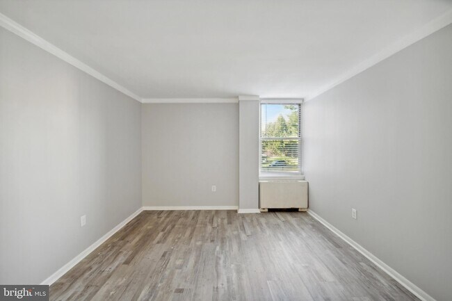 Building Photo - 6100 Henry Ave