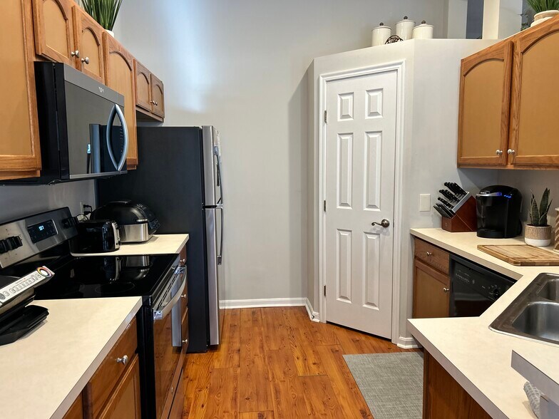 Building Photo - 4333 Marival Way