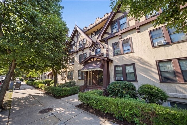 Building Photo - 1722-1726 Commonwealth Ave
