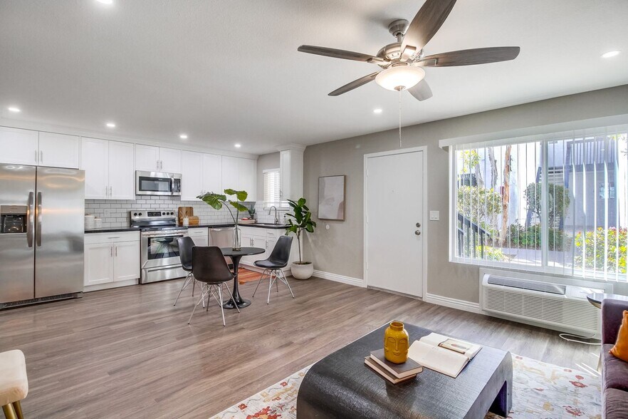 Interior Photo - The Royal of Rancho Penasquitos
